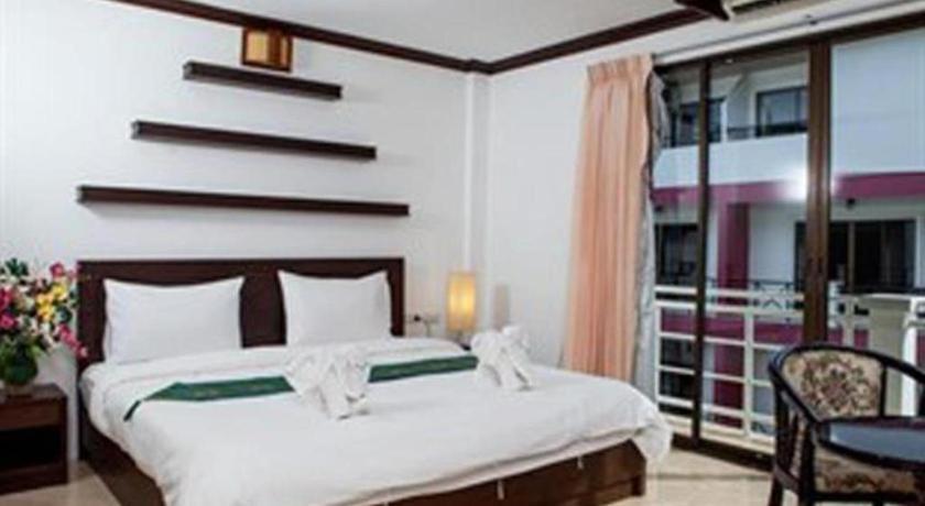 Triple Rund Place Hotel Patong Exterior foto