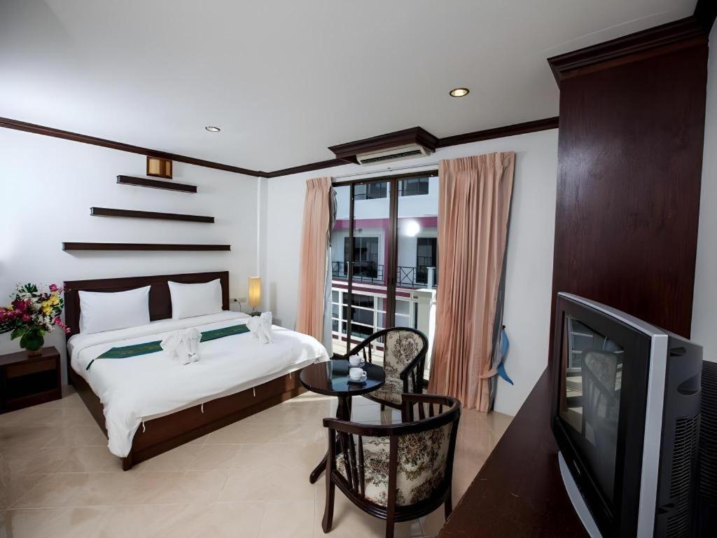 Triple Rund Place Hotel Patong Exterior foto