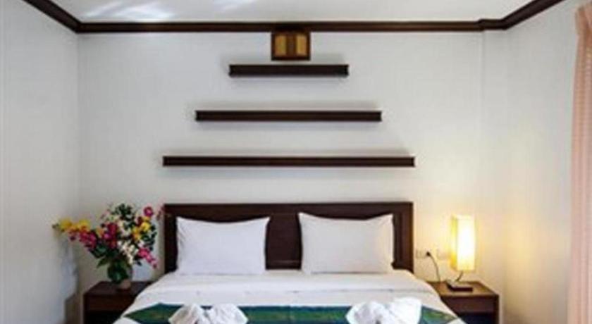 Triple Rund Place Hotel Patong Exterior foto
